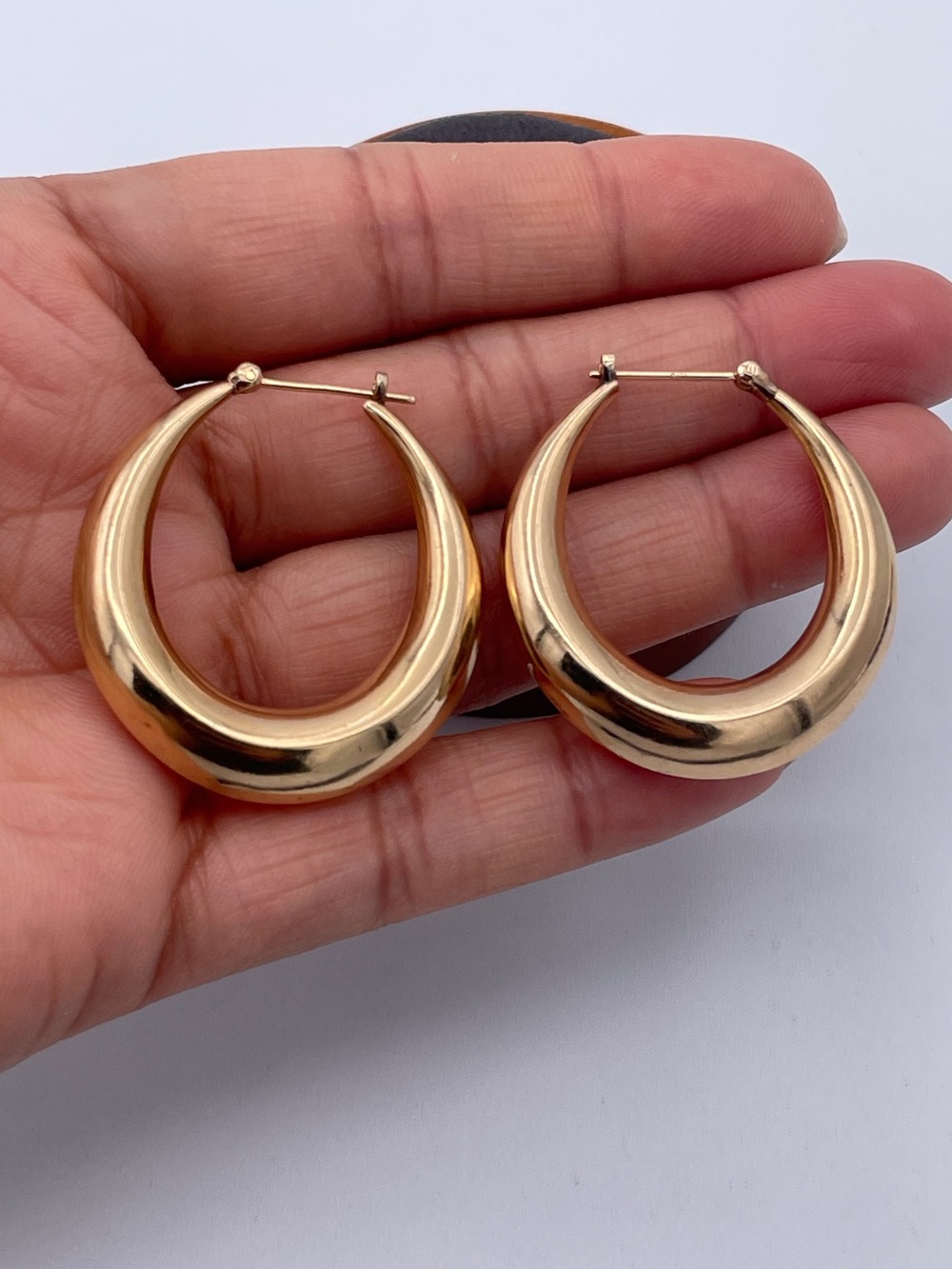 14K Italian Gold Chunky Hollow Hoop Earrings Round Made in Italy Heavy 8.9grams - Picture 2 of 6